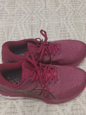 Asics Women's Burgundy/Maroon Athletic Sneakers